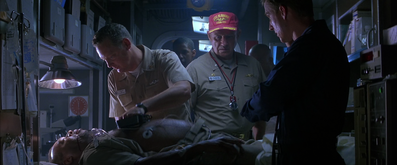 크림슨 타이드 Crimson Tide (1995) (1080p BluRay x265 HEVC 10bit AAC 5.1 Tigole).mkv_001789037.png