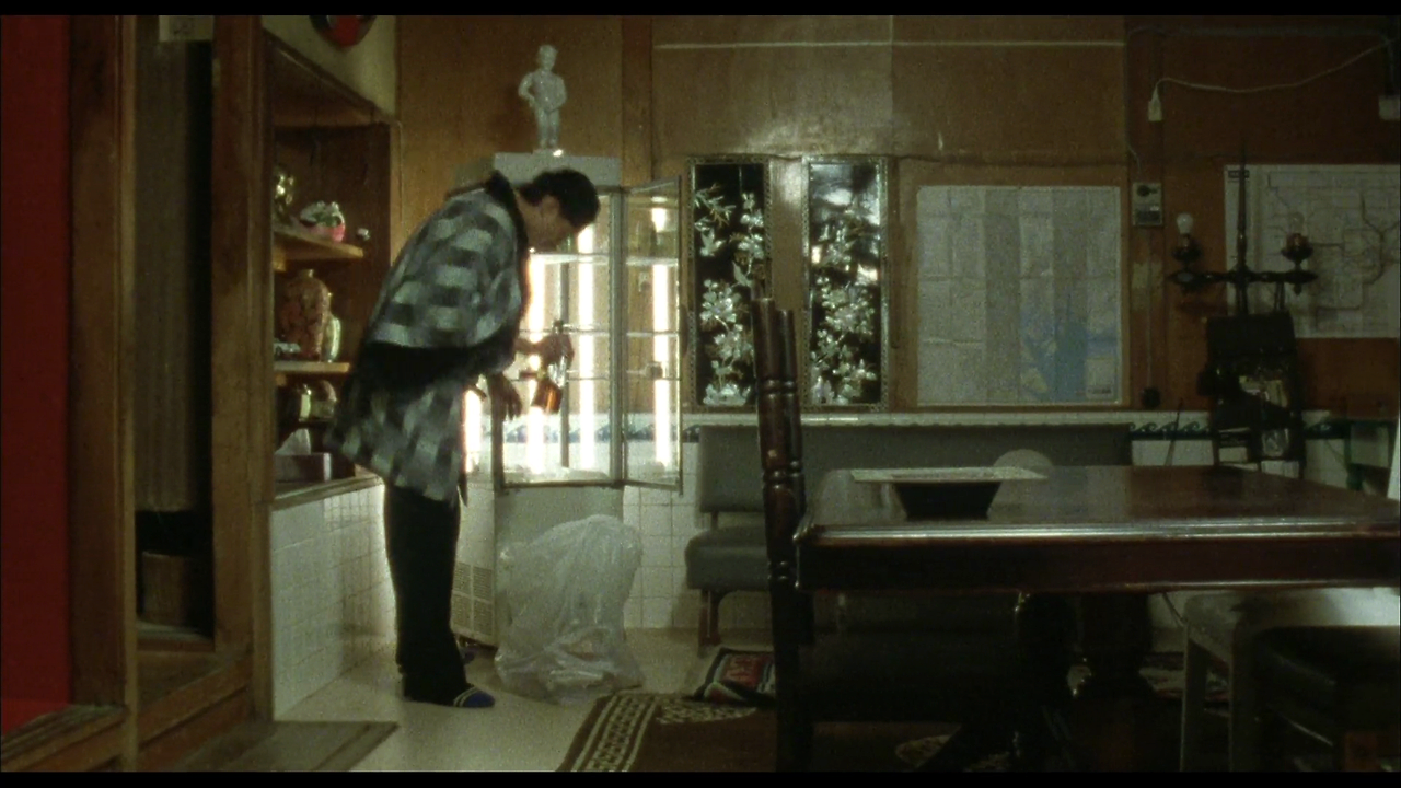 Suit.Yourself.or.Shoot.Yourself.The Heist.1995.JAPANESE.1080p.WEBRip.AAC2.0.x264-NOGRP.mkv_001310148.png