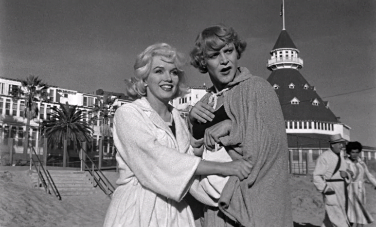 뜨거운_것이_좋아.Some.Like.It.Hot.1959.Marilyn_Monroe.720p.BRRip.1GB.MkvCage.mkv_01.png