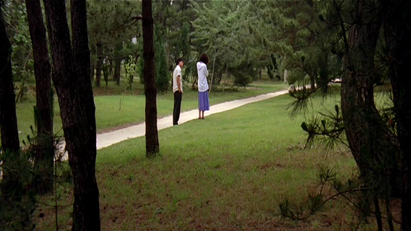 무릎과 무릎사이.Knee.to.Knee.1984.XviD.AC3.CD1-WAF.avi_003551058.png