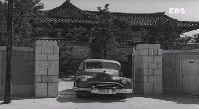 서울의 휴일 (1956) [이용민감독][노능걸, 양미희, 임성숙, 박상익] SDTV.XviD.avi_002703595.png