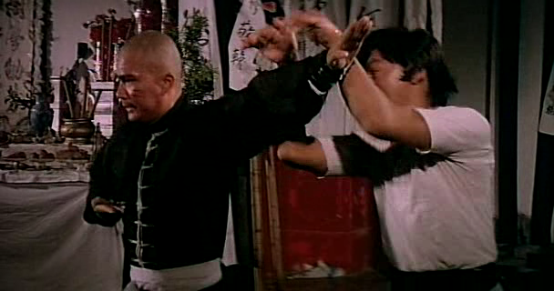 불장나한권.The.Buddhist.Fist.1979.DVDRip.XViD-GREiD.avi_004938038.png
