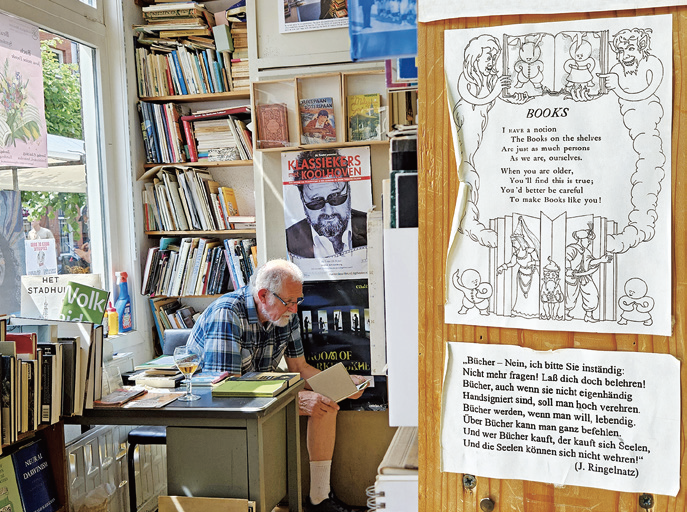 동네1-네덜란드 라이덴 클릭스판서점의 운영자.png