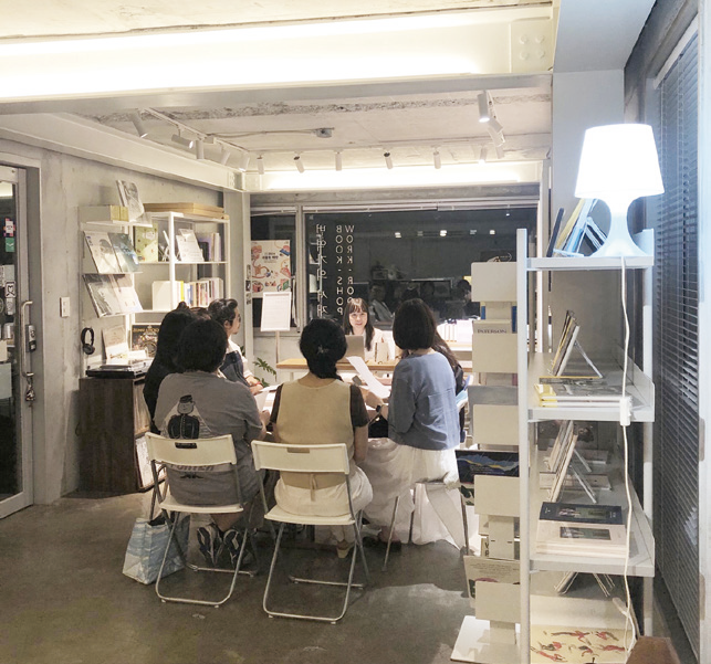 동네6-번역가의 서재2.png