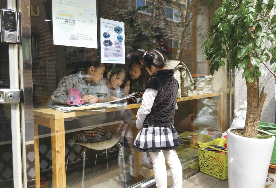 동네1-시끄러워도 도서관입니다3.png