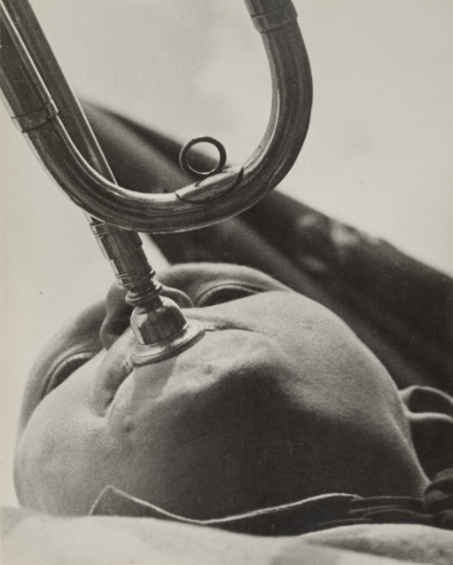 aleksandr rodchenko, pioneer with a bugle, 1930, MoMA.png