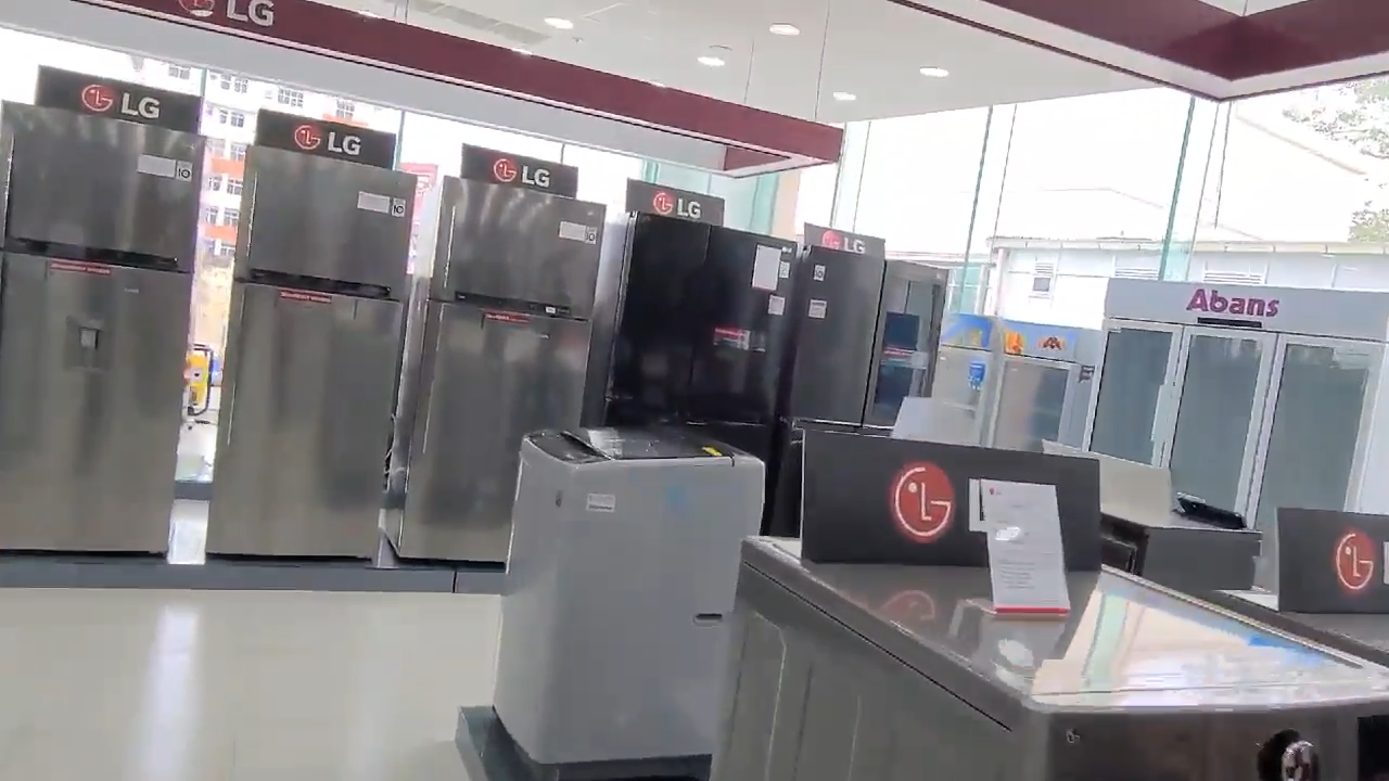 시퀀스 01.00_00_07_18.스틸 002.png