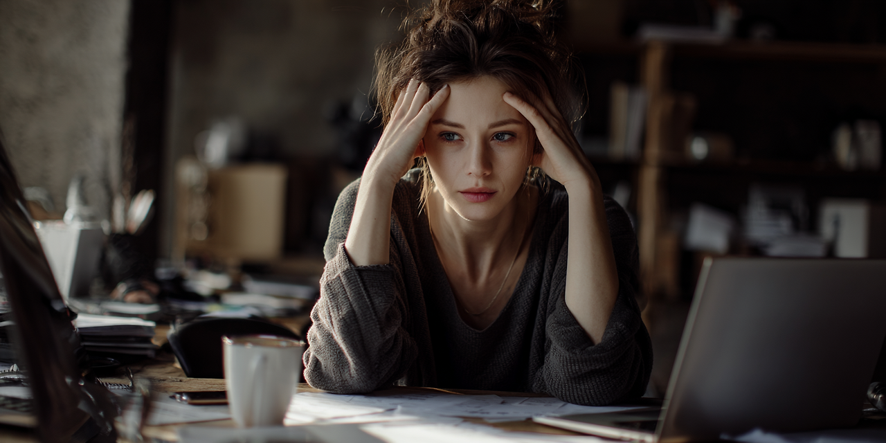 blossom_mood_realistic_image_of_a_woman_looking_stressed_and__2363b68d-5f1a-4c81-b2a2-ef26fa2a670a_3.png