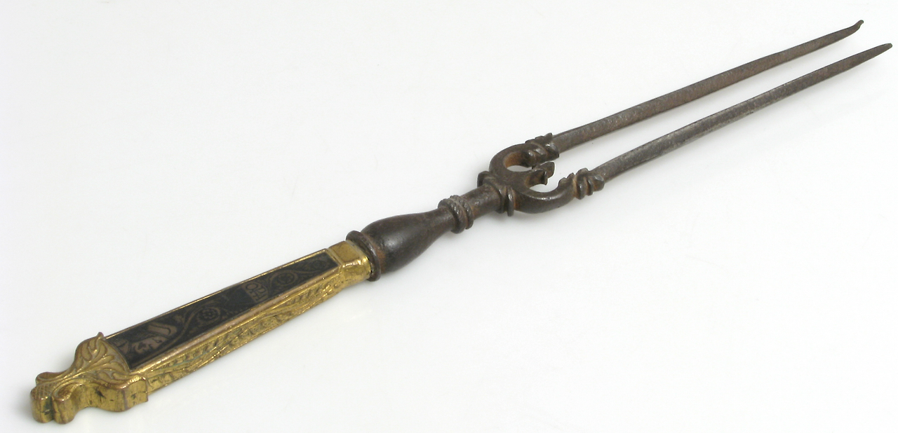 15세기 이탈리아식 포크 이미지 출처 The Metropolitan Museum of art.png