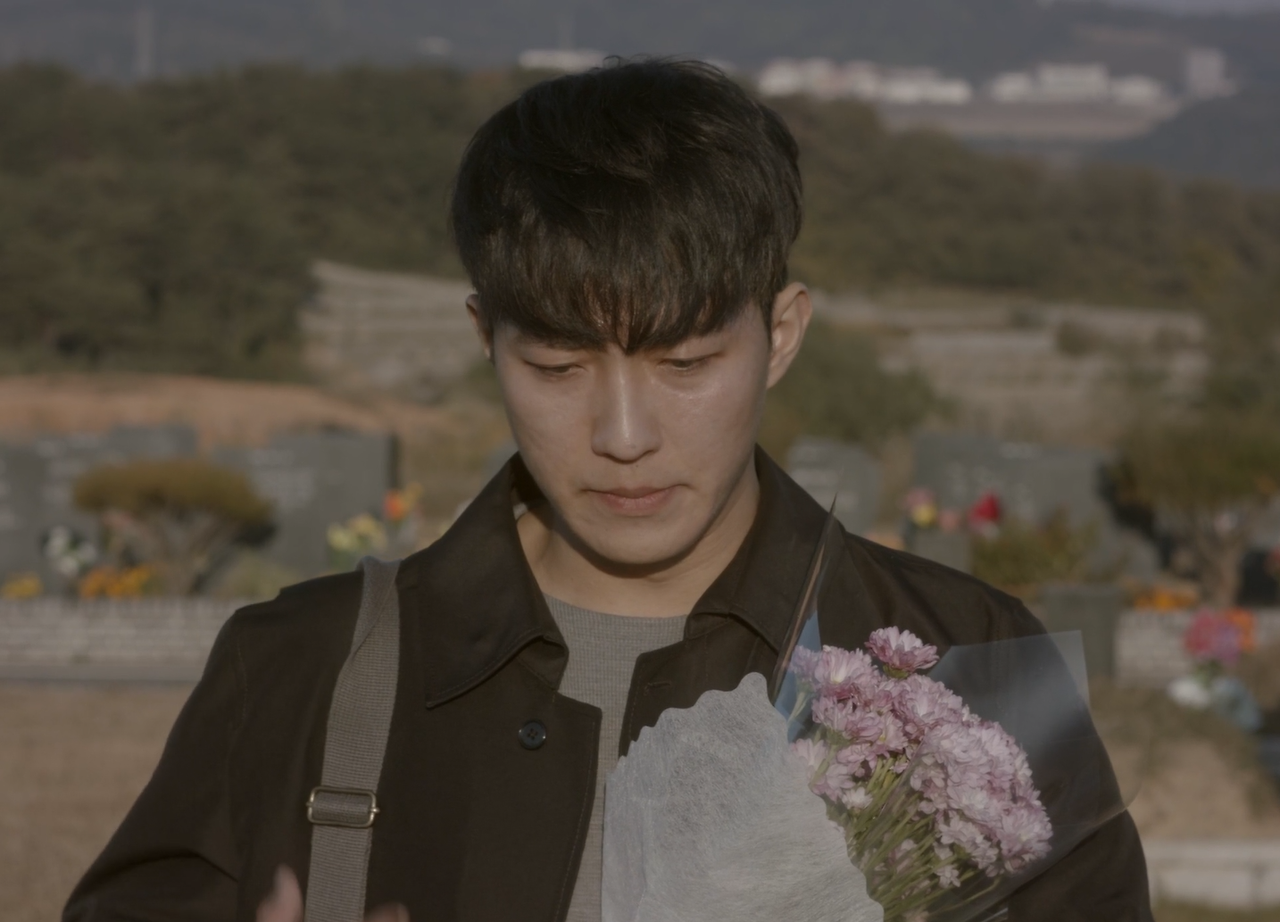 객원필진-언젠가설명이필요한밤-cut6.png