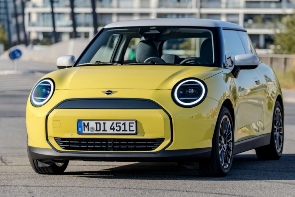 mini-cooper-ev-oled-2-1024x683.png