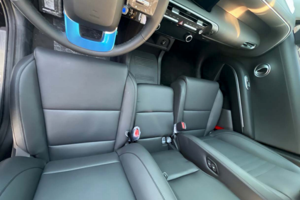Palisades-nine-seater-interior-2-1024x683.png