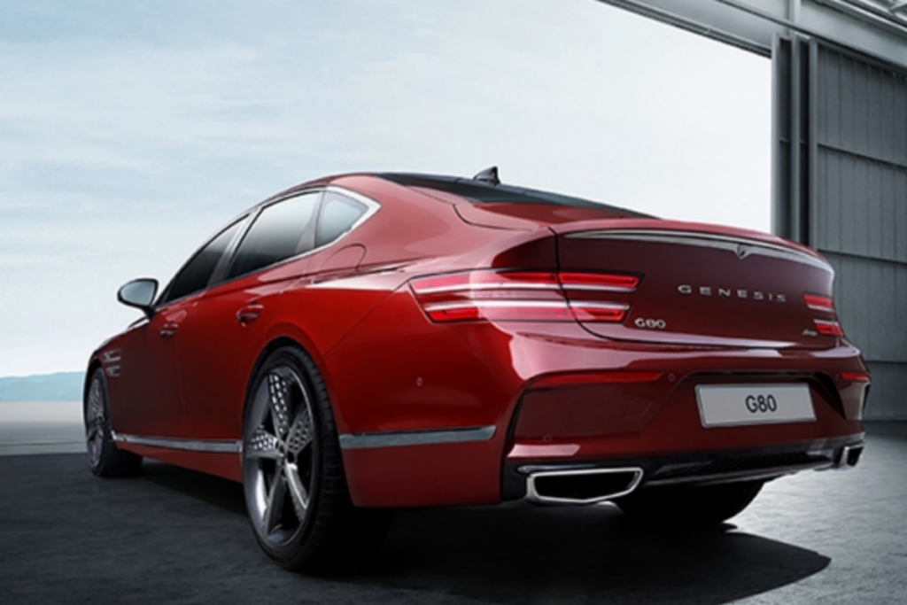 genesis-g80-vs-benz-5-1024x683.png