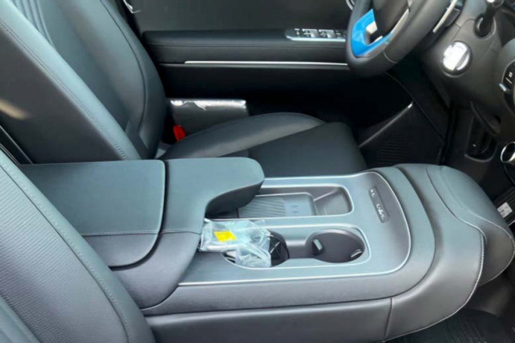 Palisades-nine-seater-interior-5-1024x683.png