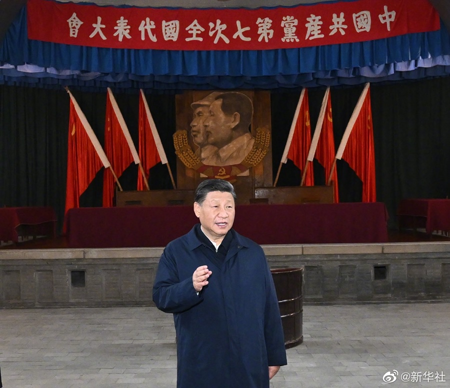 2022-10 Xi Jinping takes Politburo members to Yan'an.png
