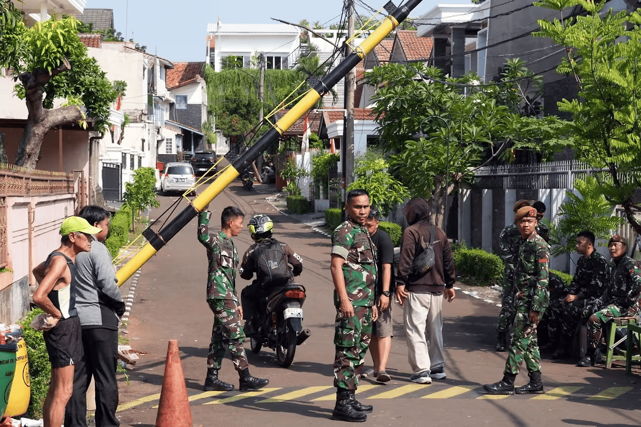 Indonesia protesters loot Finance Minister home 2025-08.png