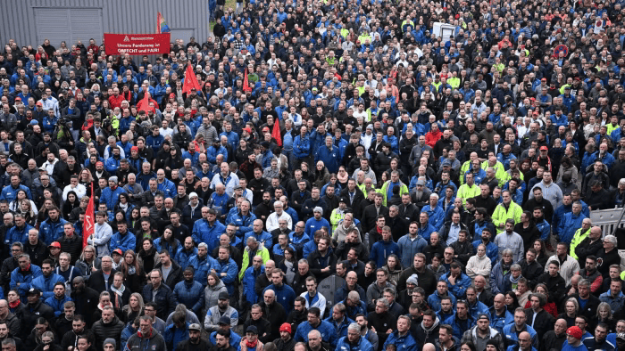 VW Wolfsburg employees laid off.png