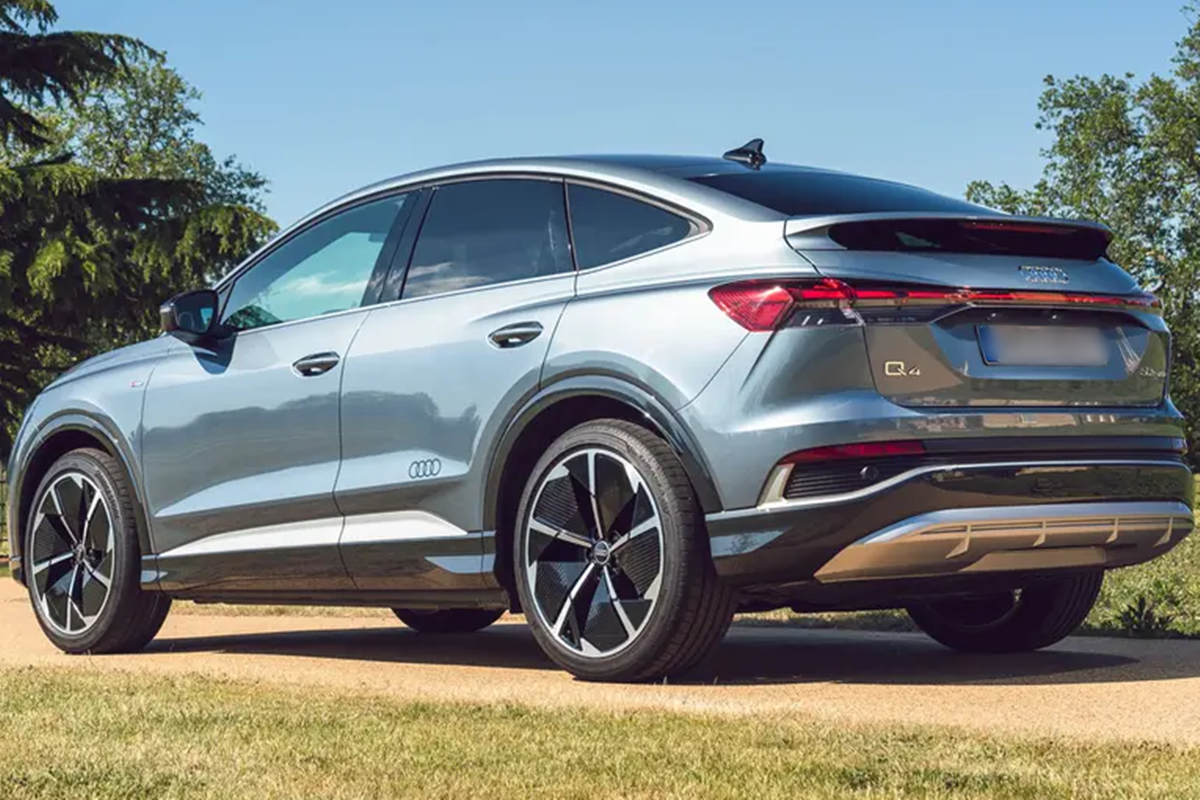 7_webpQ4 E-트론 스포트백_Top Gear.png