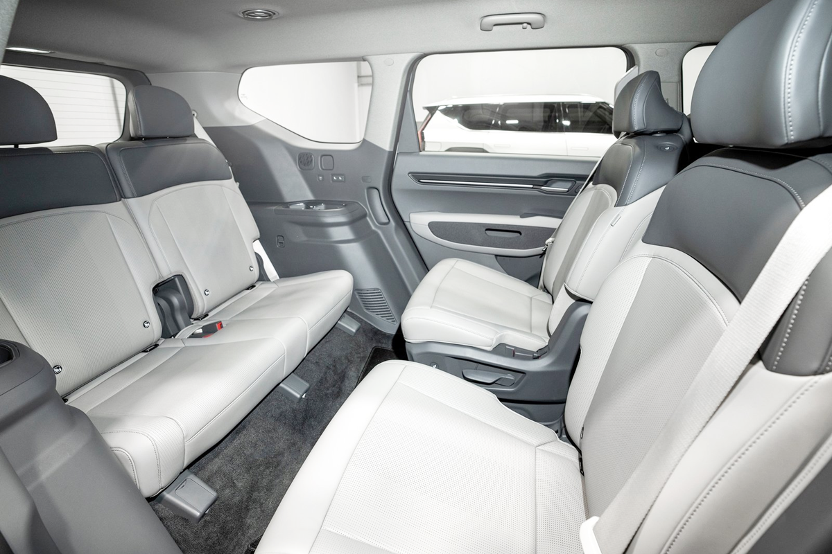 3_기아 EV9 2열 스위블링 시트_NetCarShow.png