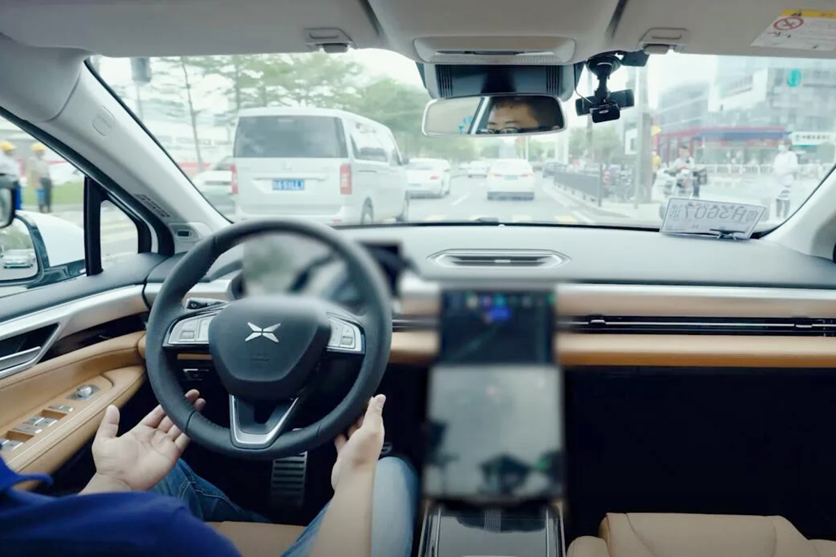 8_반자율주행 중인 샤오펑 P5.png
