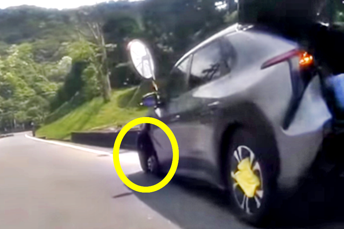 클리앙 BZ4x 바퀴빠짐.png