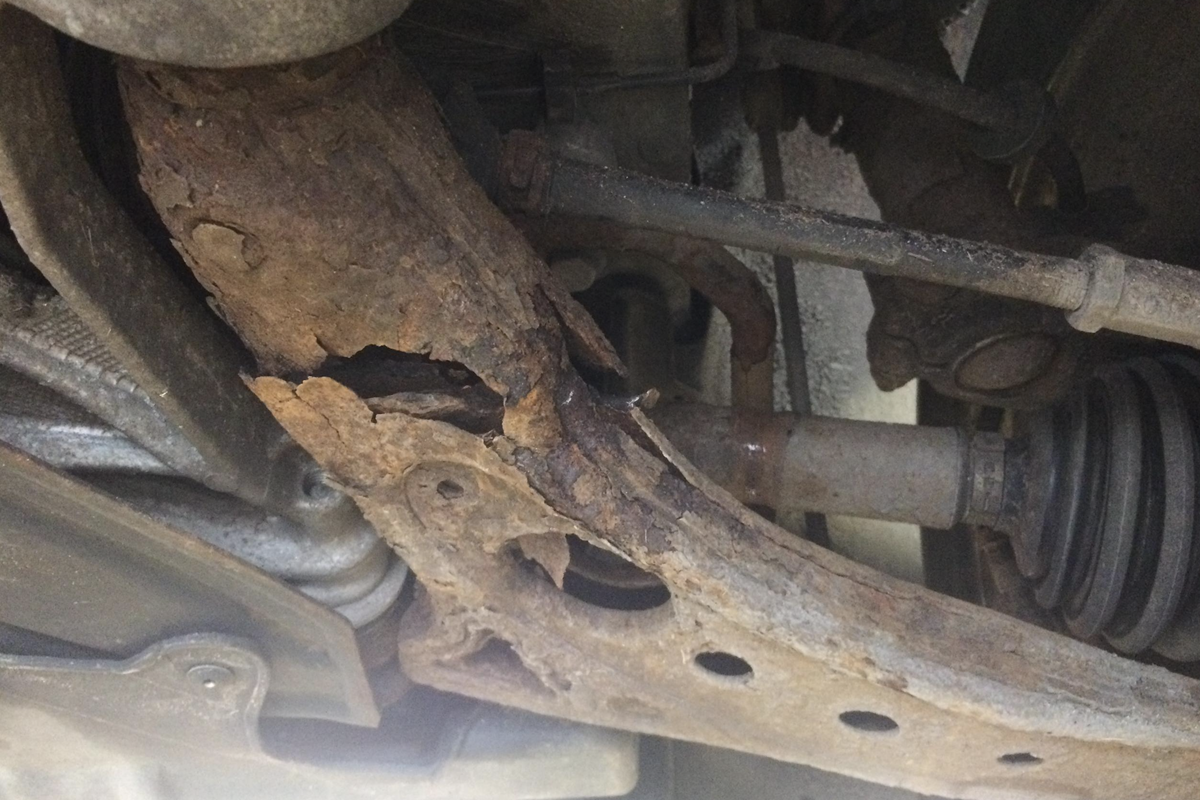 4_로워암 부식_엔카매거진.png