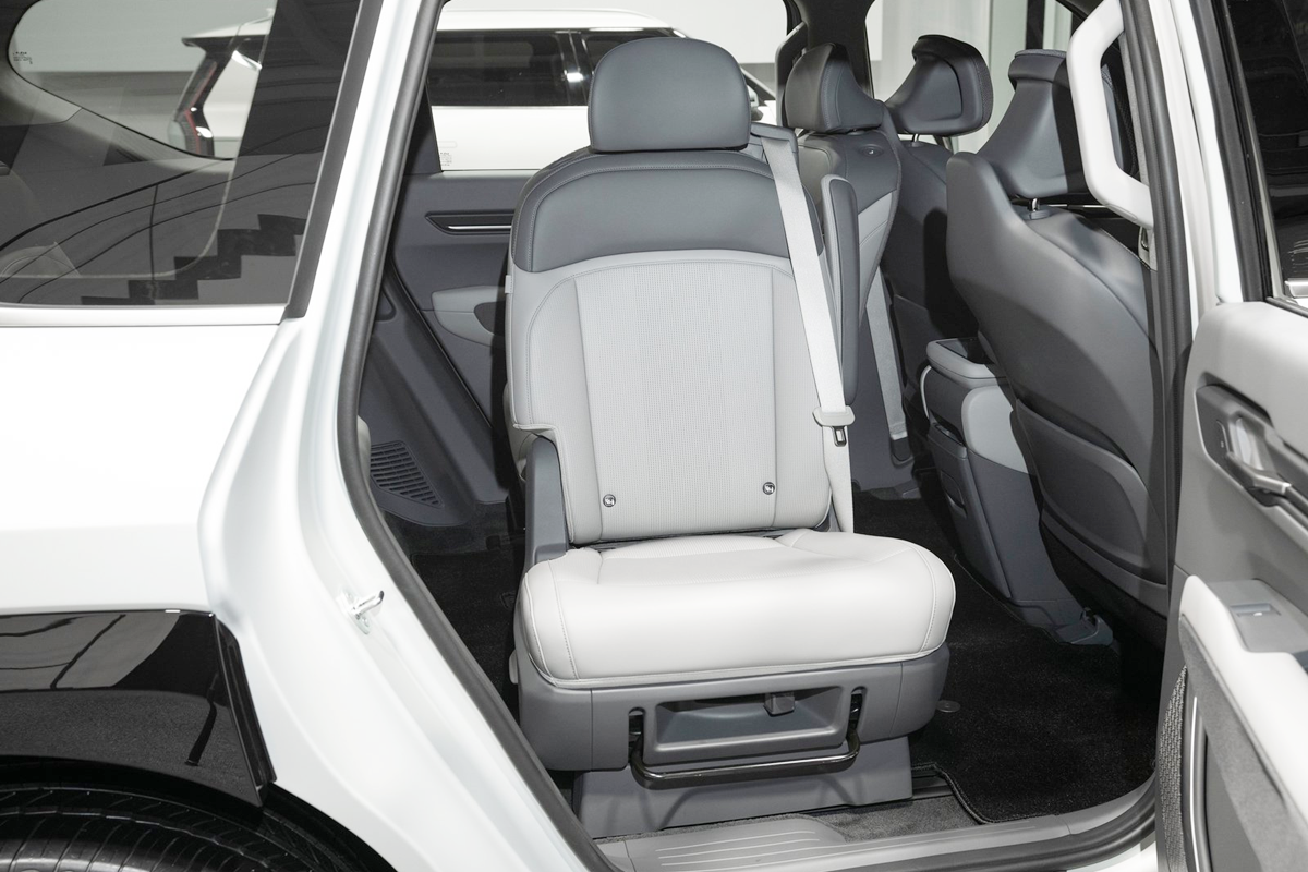 4_기아 EV9 2열 스위블링 시트_NetCarShow.png