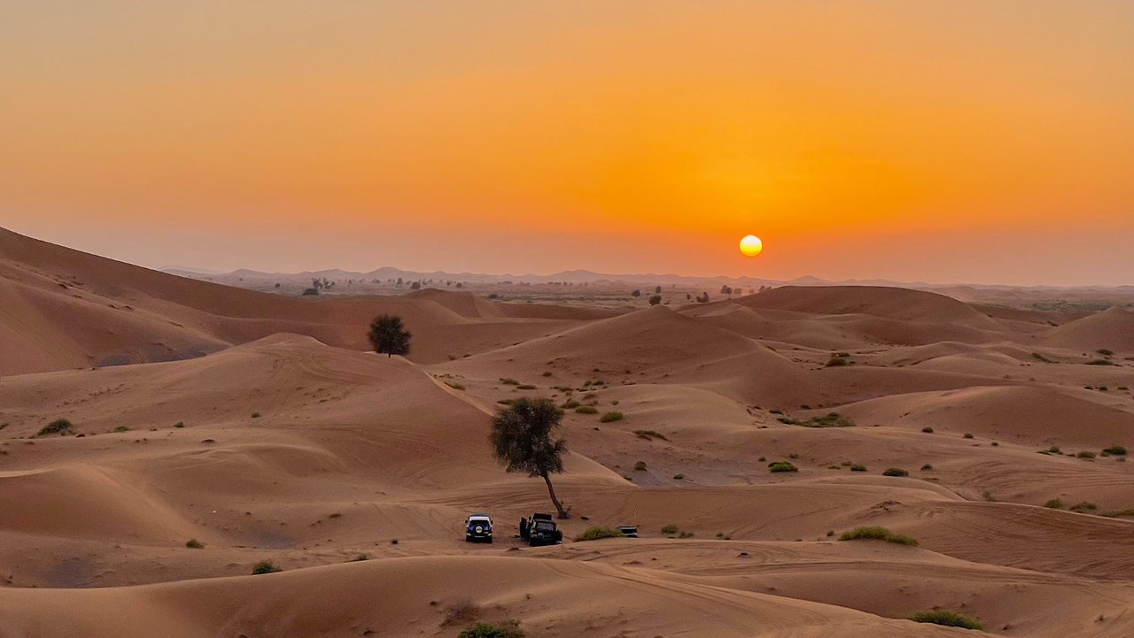 Sunseting-in-Dubai-Desert-2.png