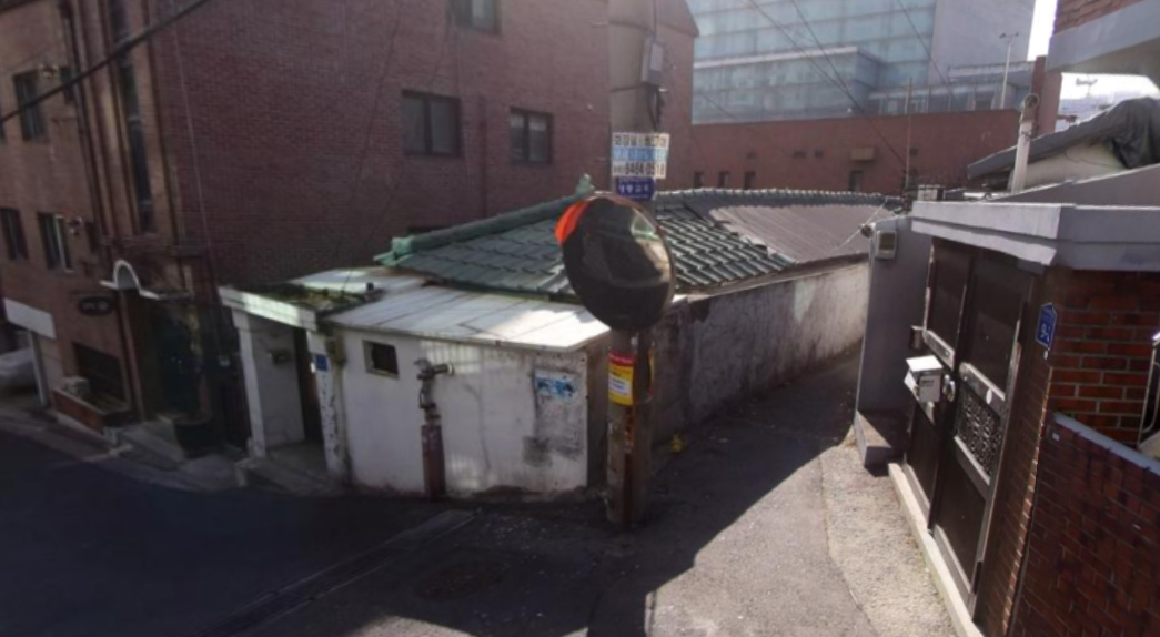 2020년 4월 초_신축 전 구옥.png