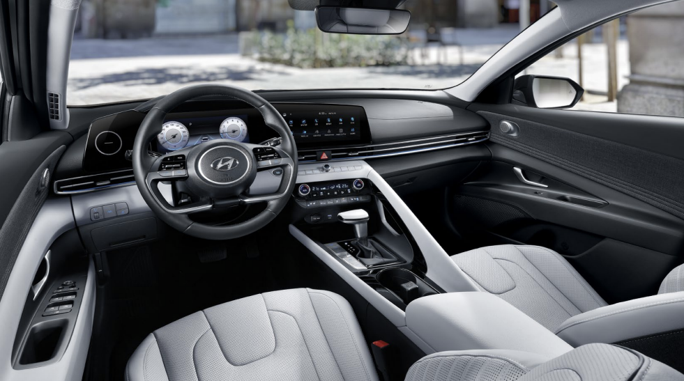 아반떼 실내2.png