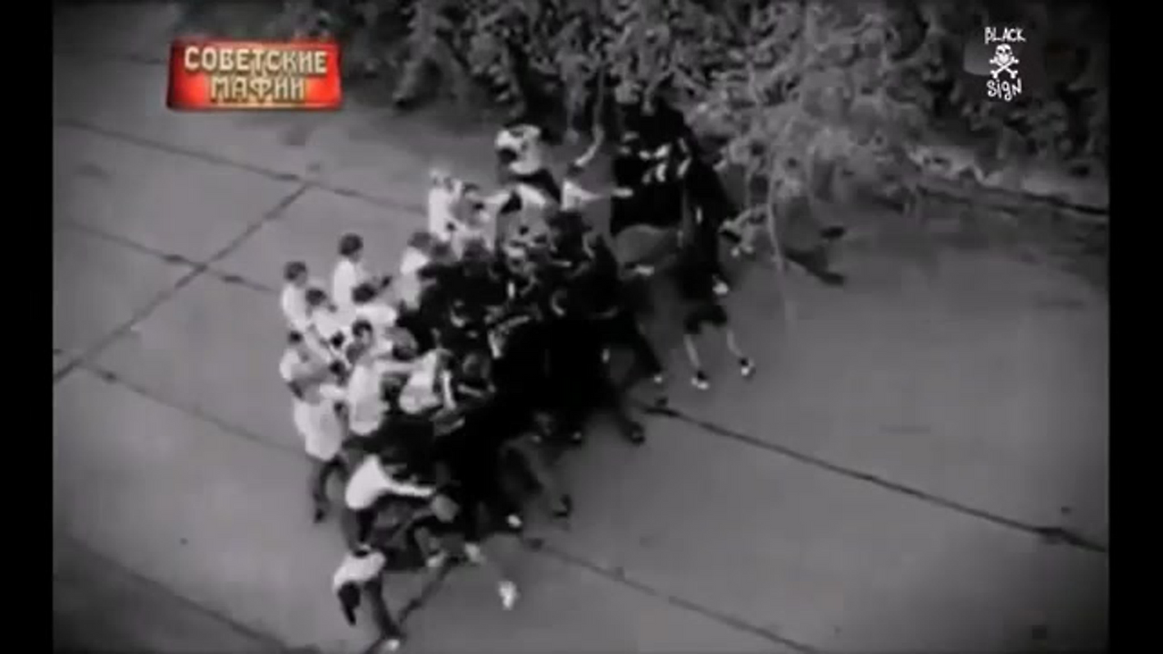 조직들간 패싸움 장면.png