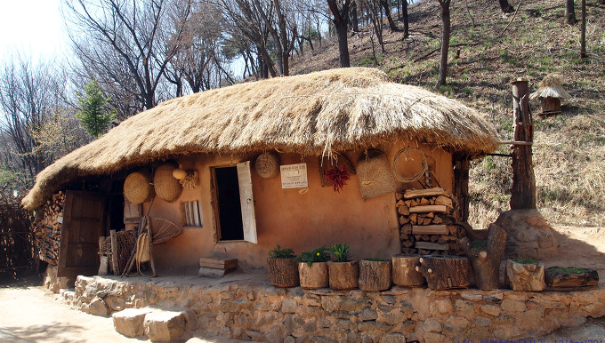 83_초가삼간. 사진 한국민속촌.png