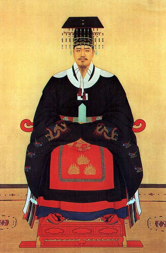 곤복을 입은 순종(사진출처=국립고궁박물관).png