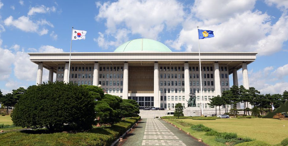 좌우익 정신은 사라지고 권력 투쟁과 보복만 넘쳐나는 대한민국 국회. 사진=Thewiki.kr.png