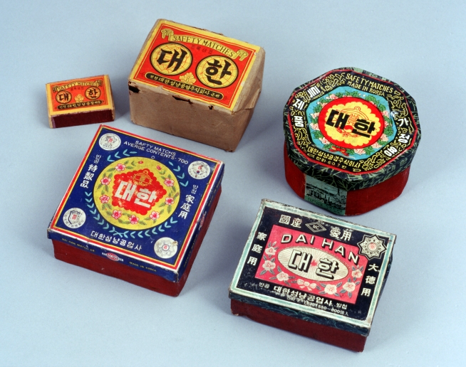 1960~1970년대 대표적 집들이 선물이었던 성냥. 사진 인천 동구청.png