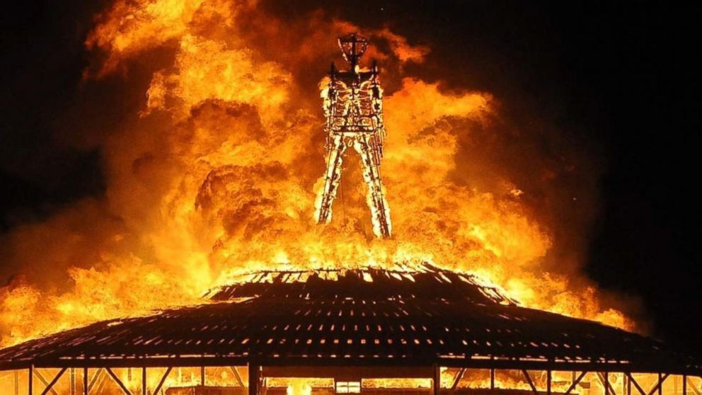 축제를 마감하는 '더 맨' 태우기(사진출처=burningman.org).png