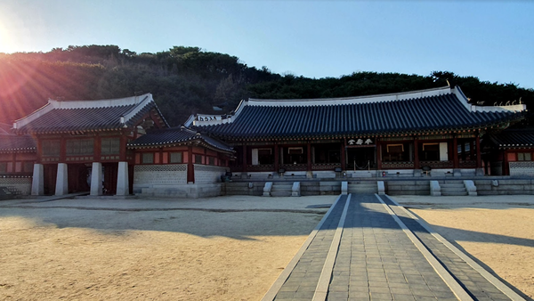 11_수원화성행궁 봉수당. 사진 최정철.png