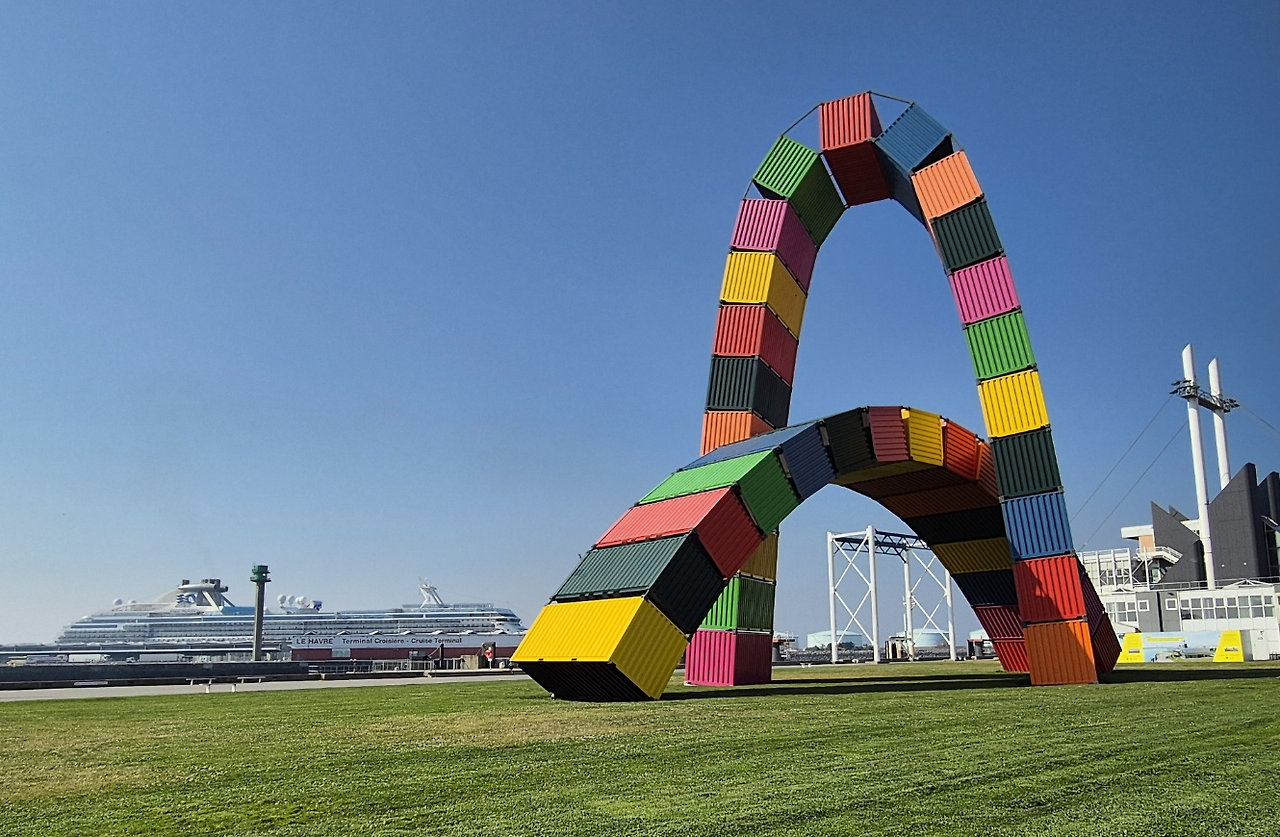 컨테이너 건축물.png