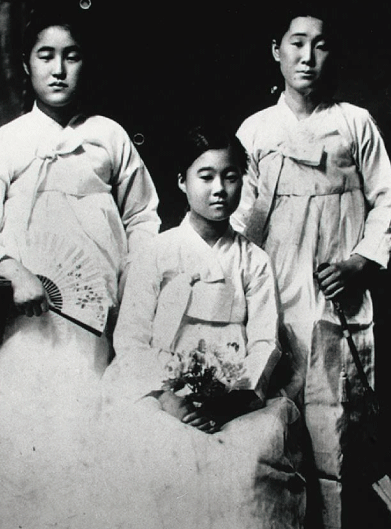 초창기 이민 가정 형성과 한인 사회 발전에 기여한 사진신부들 사진 출처 독립기념관.png