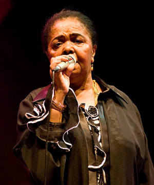 세사리아 에보라 사진.png