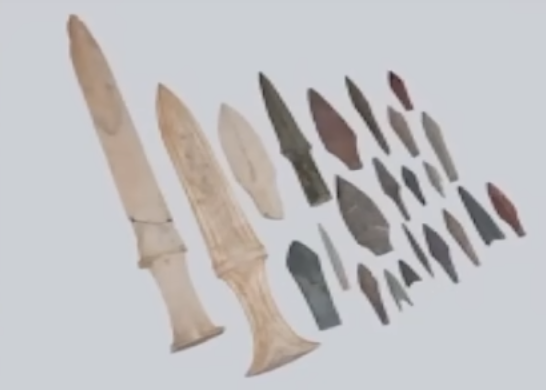 춘천중도 마제석검석촉.png