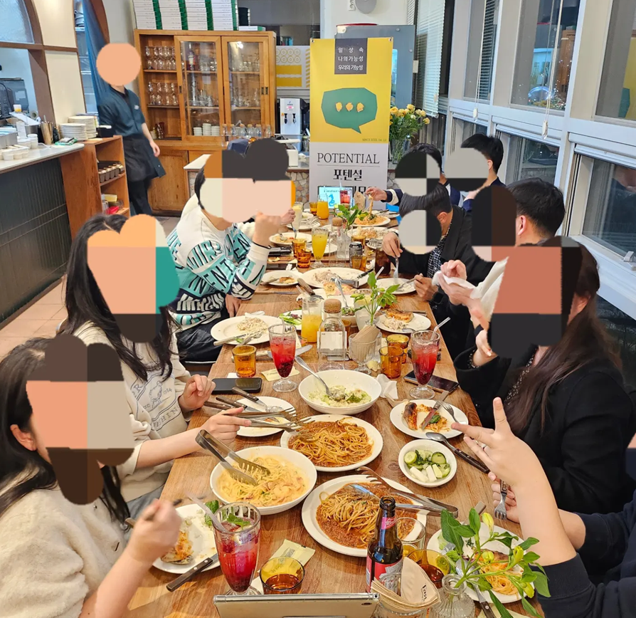 시상식 만찬.png