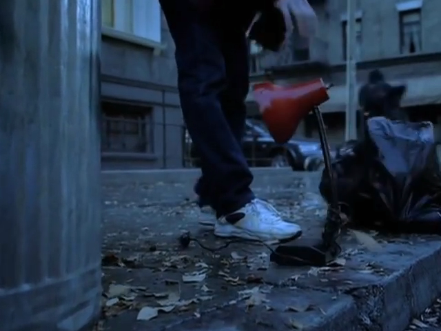 IKEA - Lamp (2002, USA).mp4_20230608_161959.217.png