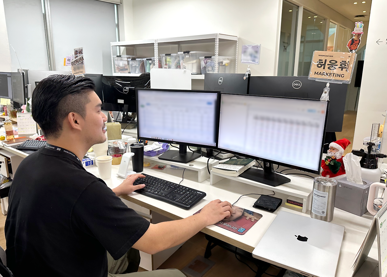 웅휘님 데스크 사진.png