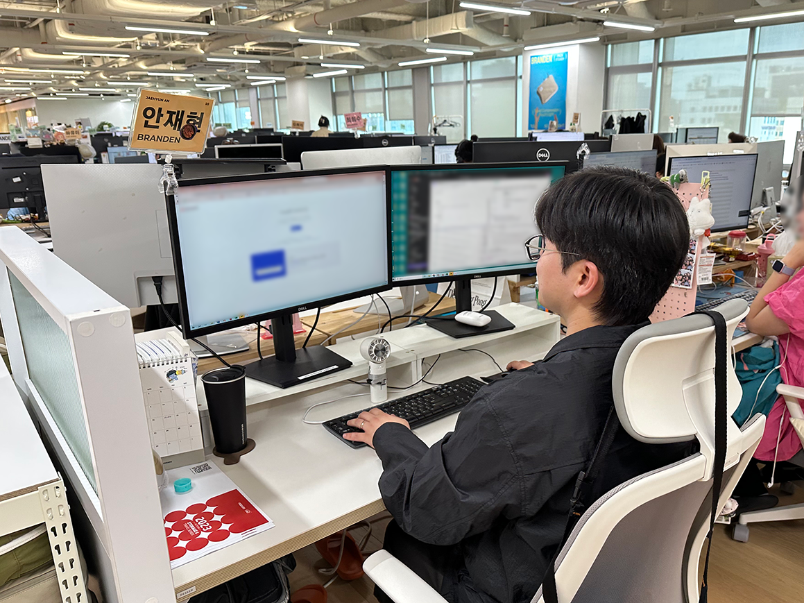 재현님 데스크 사진@0.33x.png