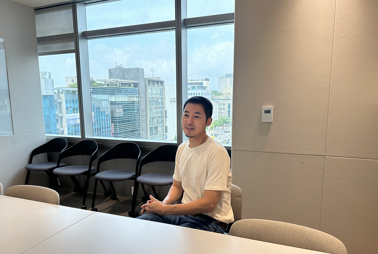 진영님 회의실 사진.png