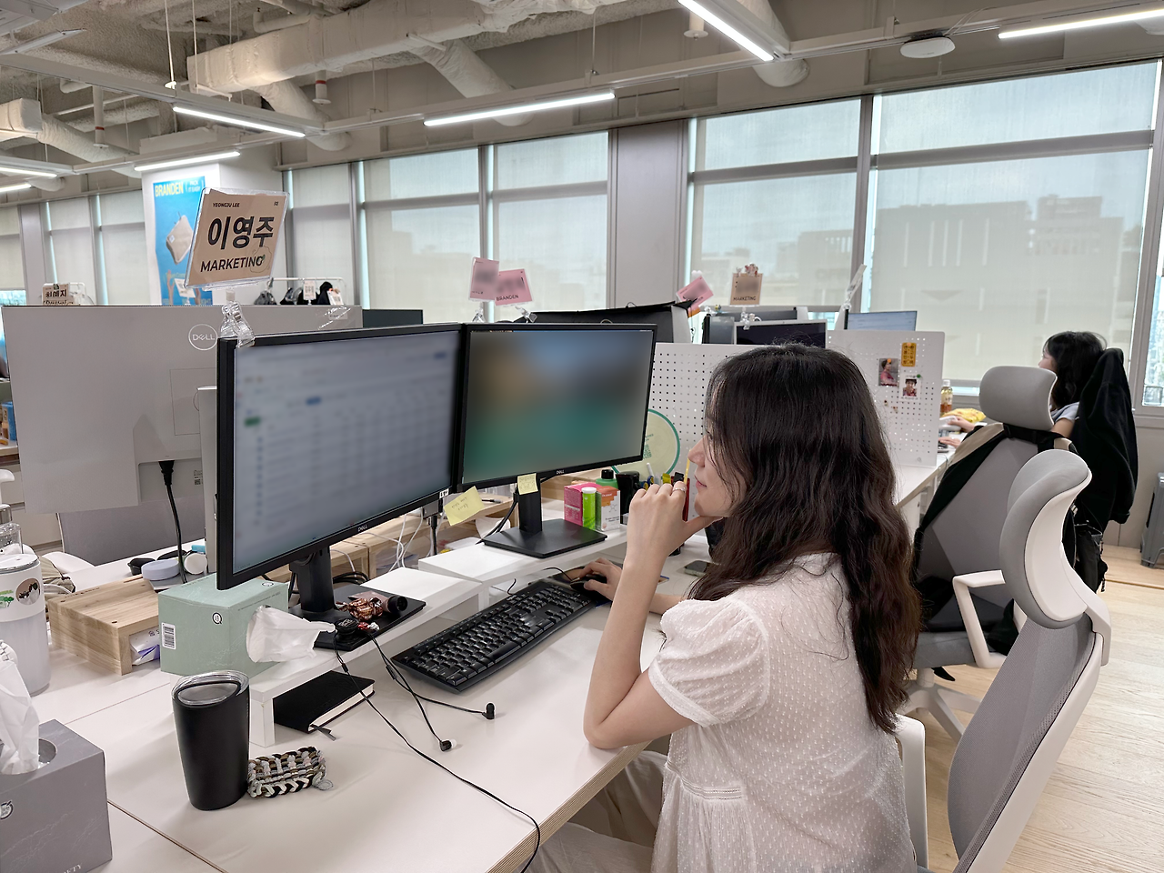 영주님 데스크 사진.png