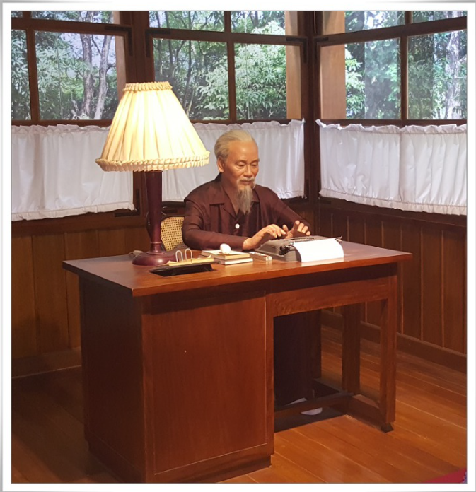 호찌민 주석 집무 모습 다믕카페 namganda.png