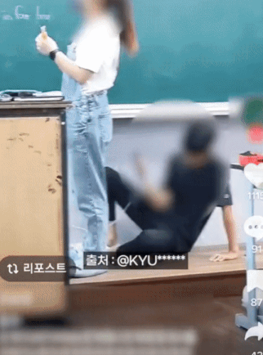 학생의 일탈 모습-3.png