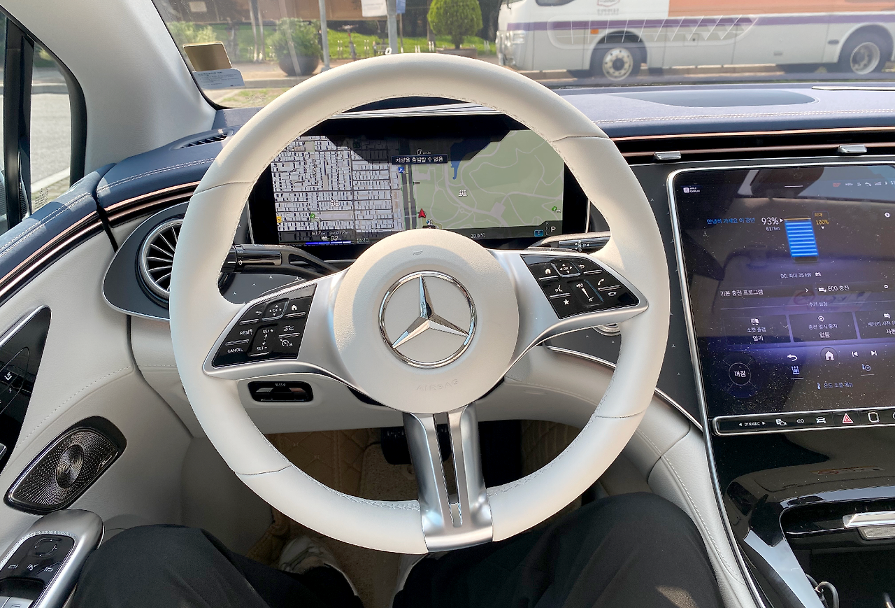 최근 등록된 벤츠 EQE 내부.png